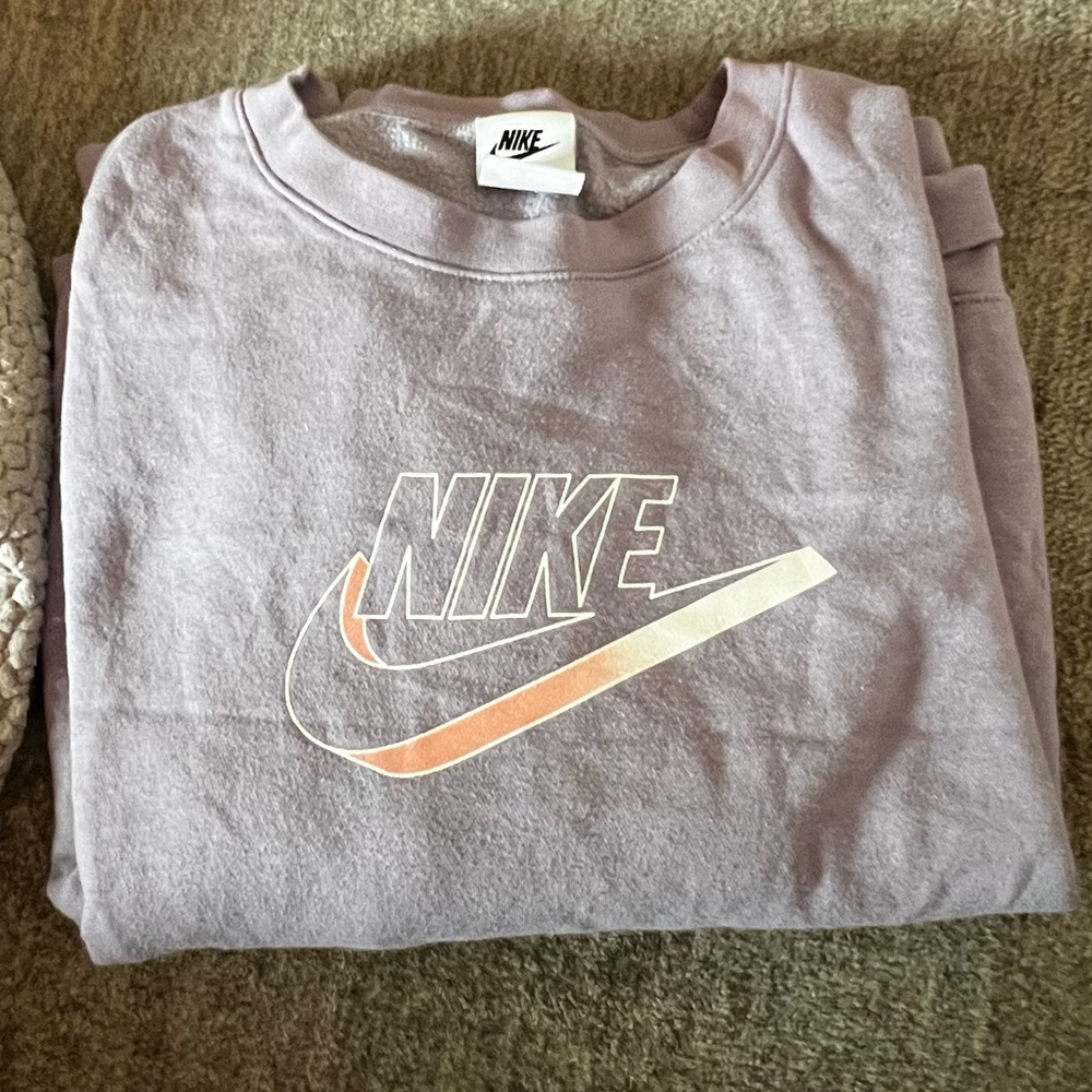 Cropped Nike Sweatshirt